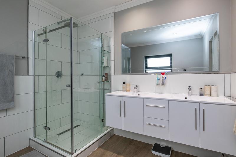 5 Bedroom Property for Sale in Constantia Western Cape